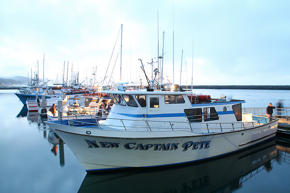 Mavericks Surf 2010 - New Captain Pete, the spectator boat I was aboard