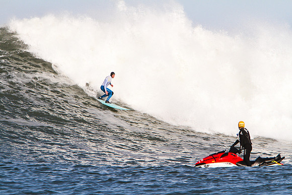 Mavericks Surf Contest 2010-167