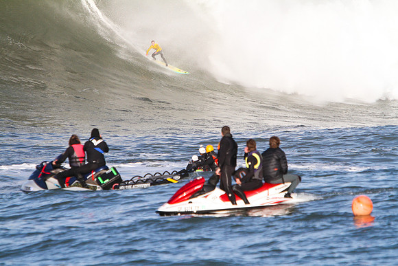 Mavericks Surf Contest 2010-217