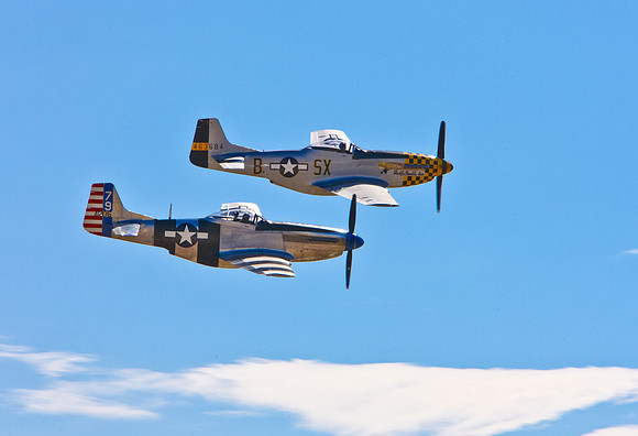 P-51-Mustangs-in-formation