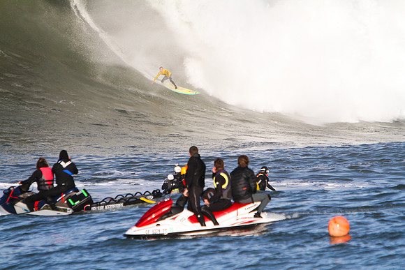 Mavericks Surf Contest 2010-216