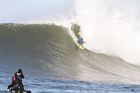 Mavericks Surf Contest 2010-145