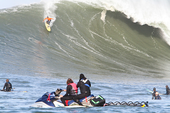 Mavericks Surf Contest 2010-163