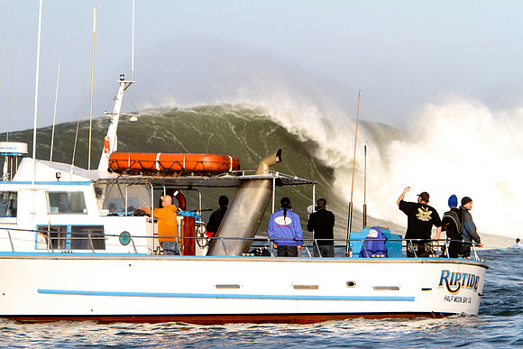 Mavericks Surf 2010-102