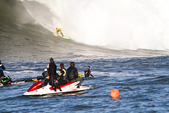 Mavericks Surf Contest 2010-215