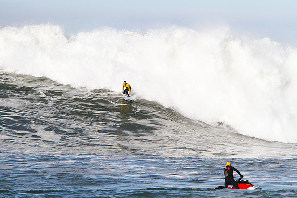 Mavericks Surf Contest 2010-135
